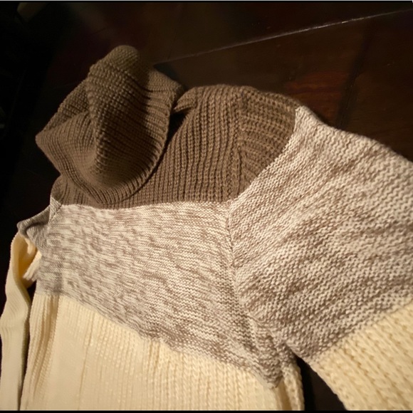 Color Block Sweater - Picture 4 of 4